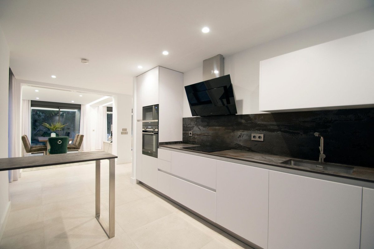 5 Bed Detached Villa in Nueva Andalucía