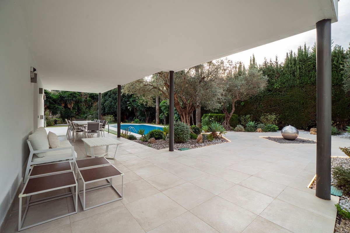 5 Bed Detached Villa in Nueva Andalucía
