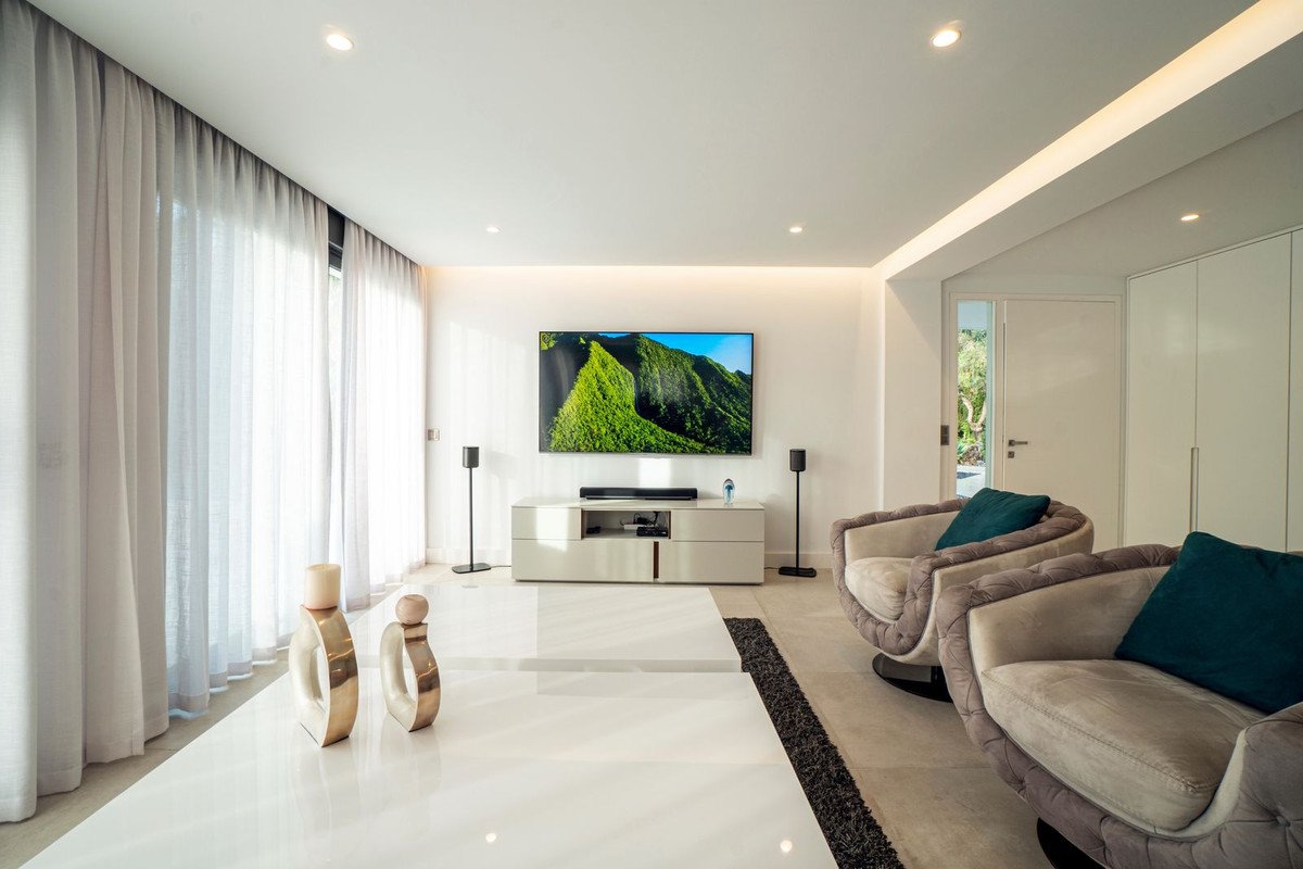 5 Bed Detached Villa in Nueva Andalucía