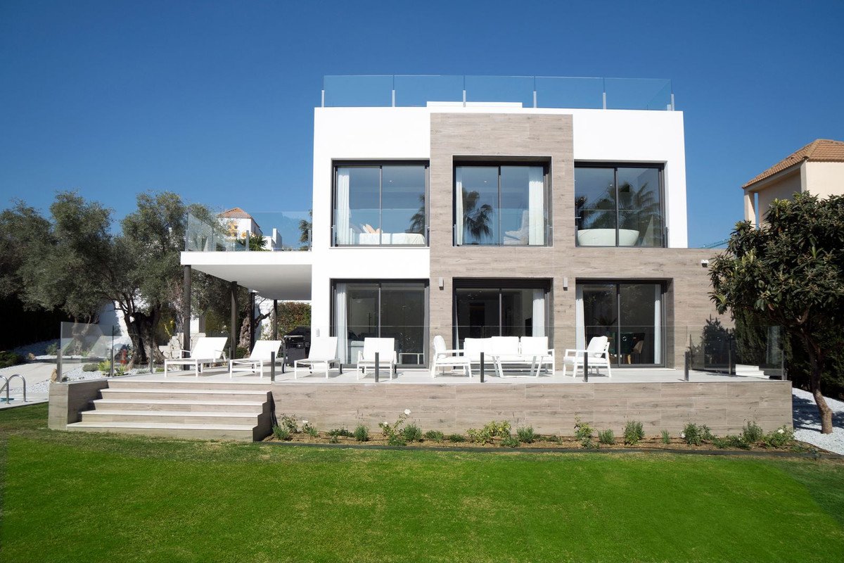 5 Bed Detached Villa in Nueva Andalucía