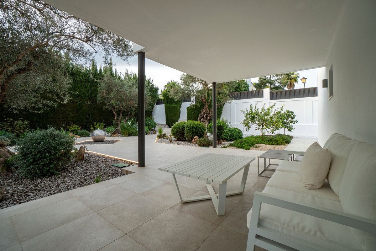 5 Bed Detached Villa in Nueva Andalucía