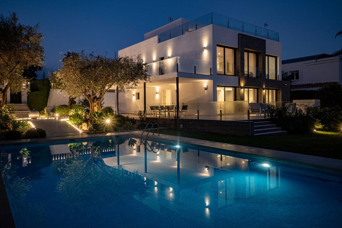 5 Bed Detached Villa in Nueva Andalucía
