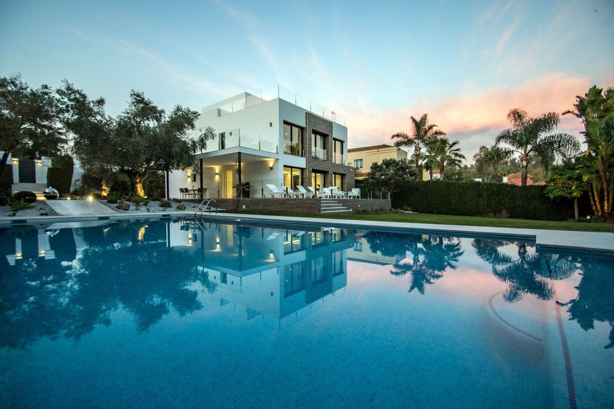 5 Bed Detached Villa in Nueva Andalucía