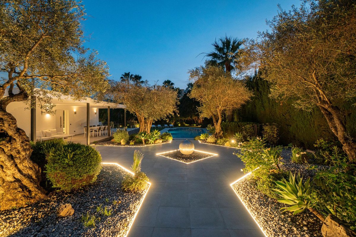 5 Bed Detached Villa in Nueva Andalucía