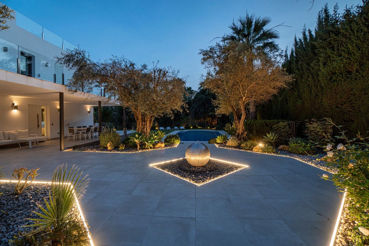 5 Bed Detached Villa in Nueva Andalucía