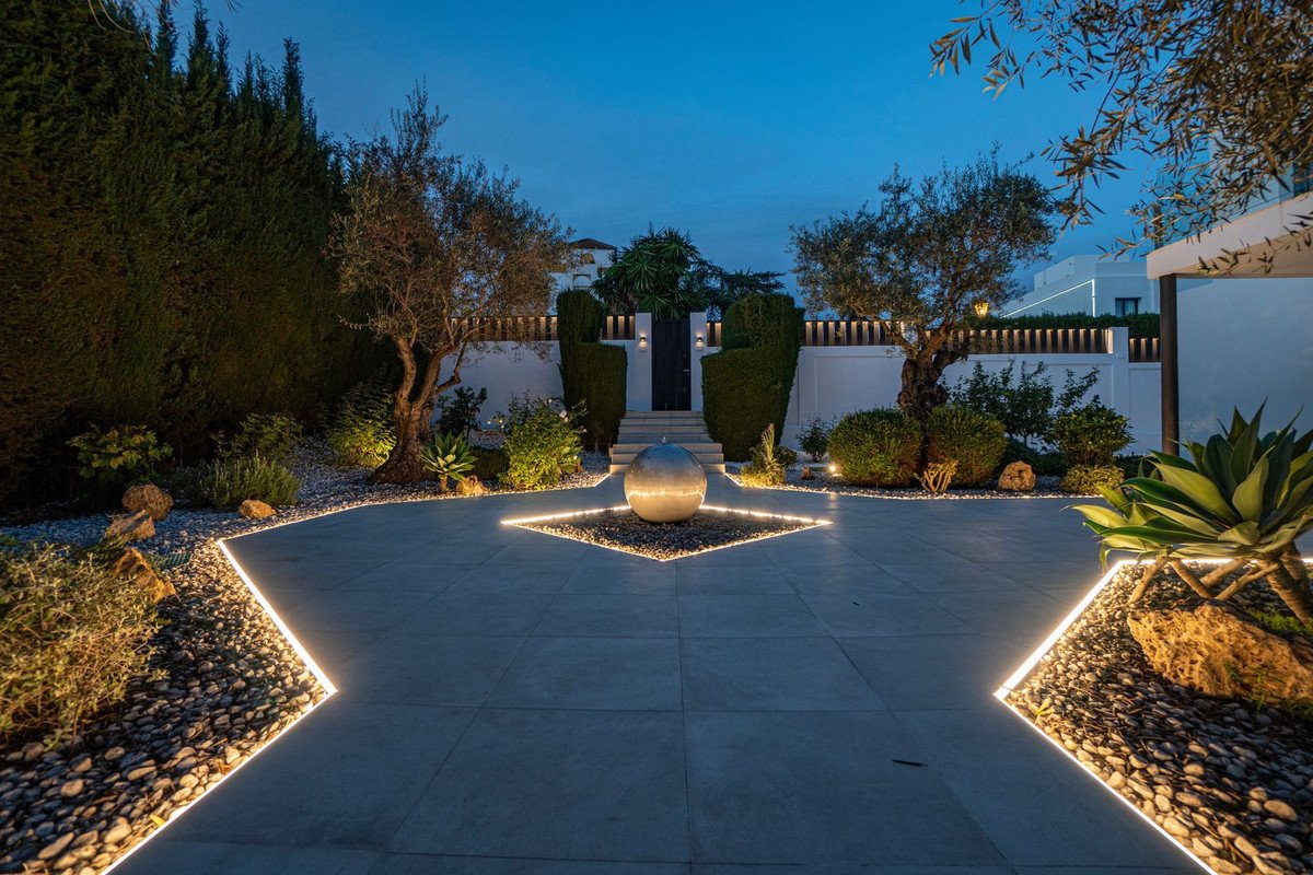 5 Bed Detached Villa in Nueva Andalucía