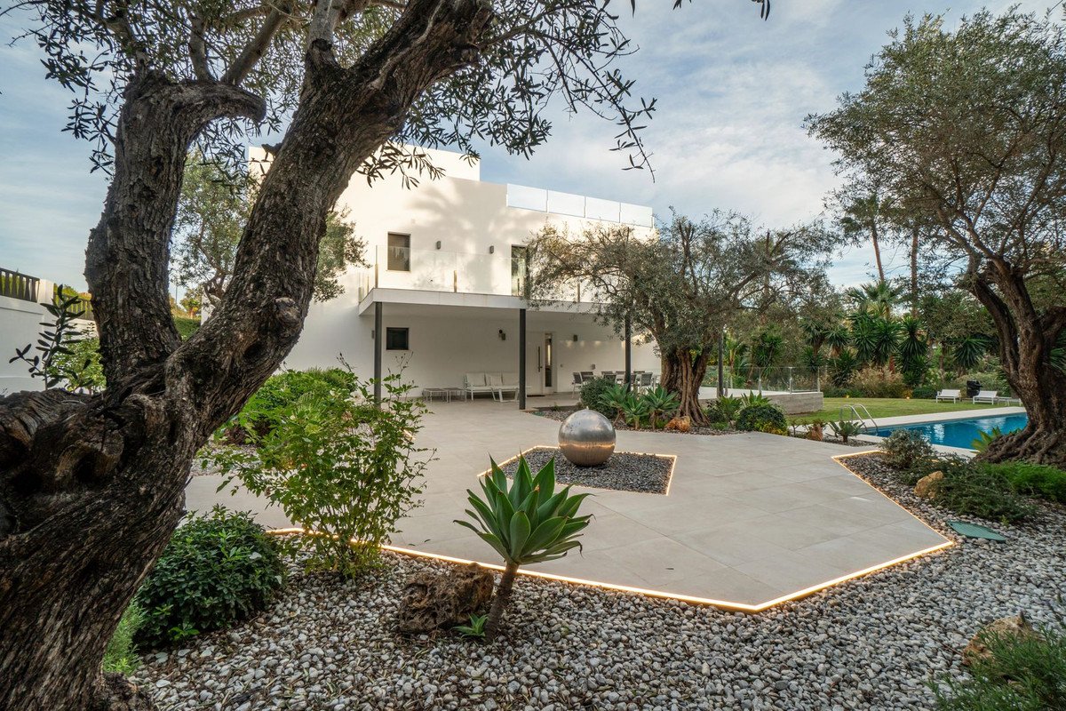 5 Bed Detached Villa in Nueva Andalucía