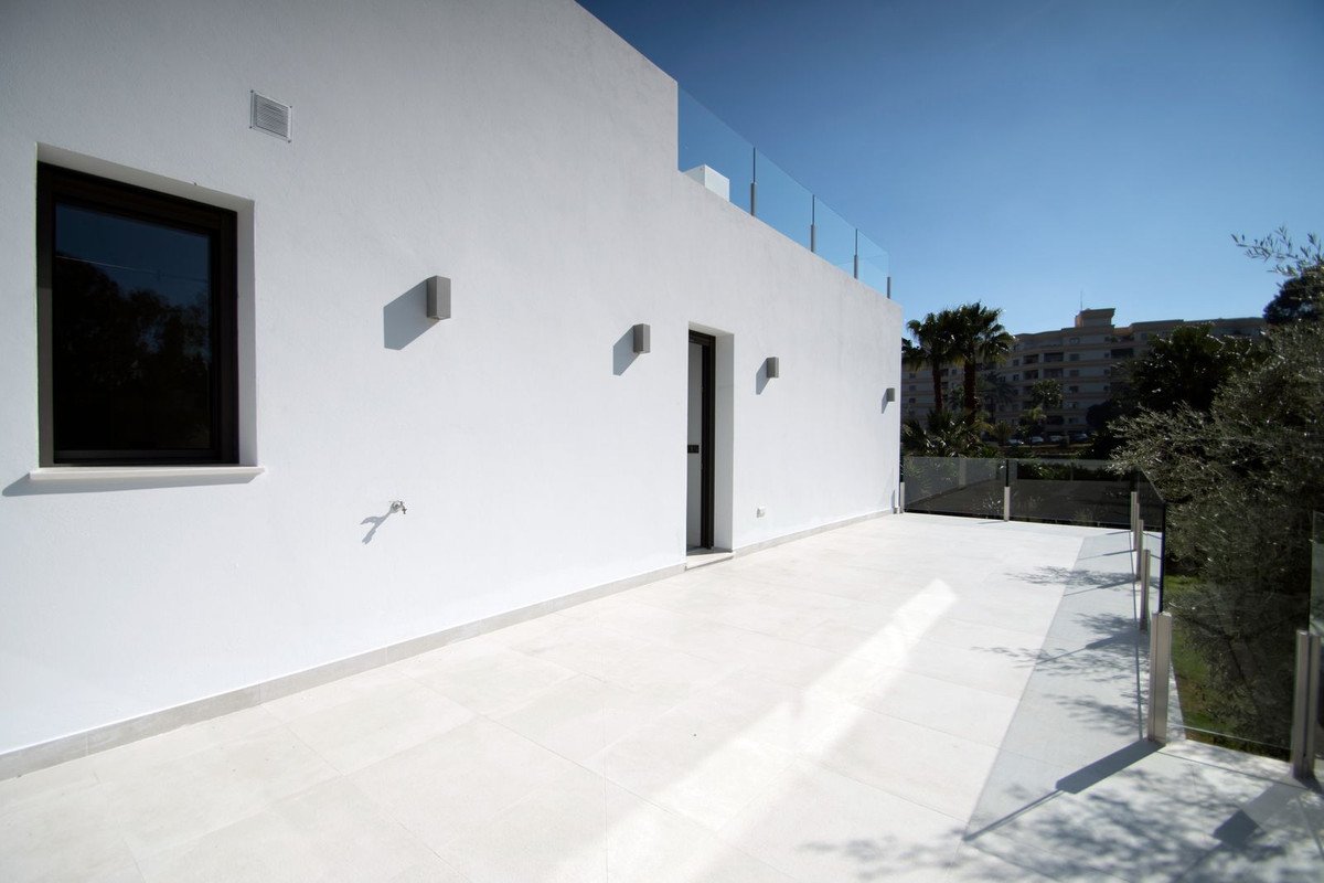 5 Bed Detached Villa in Nueva Andalucía