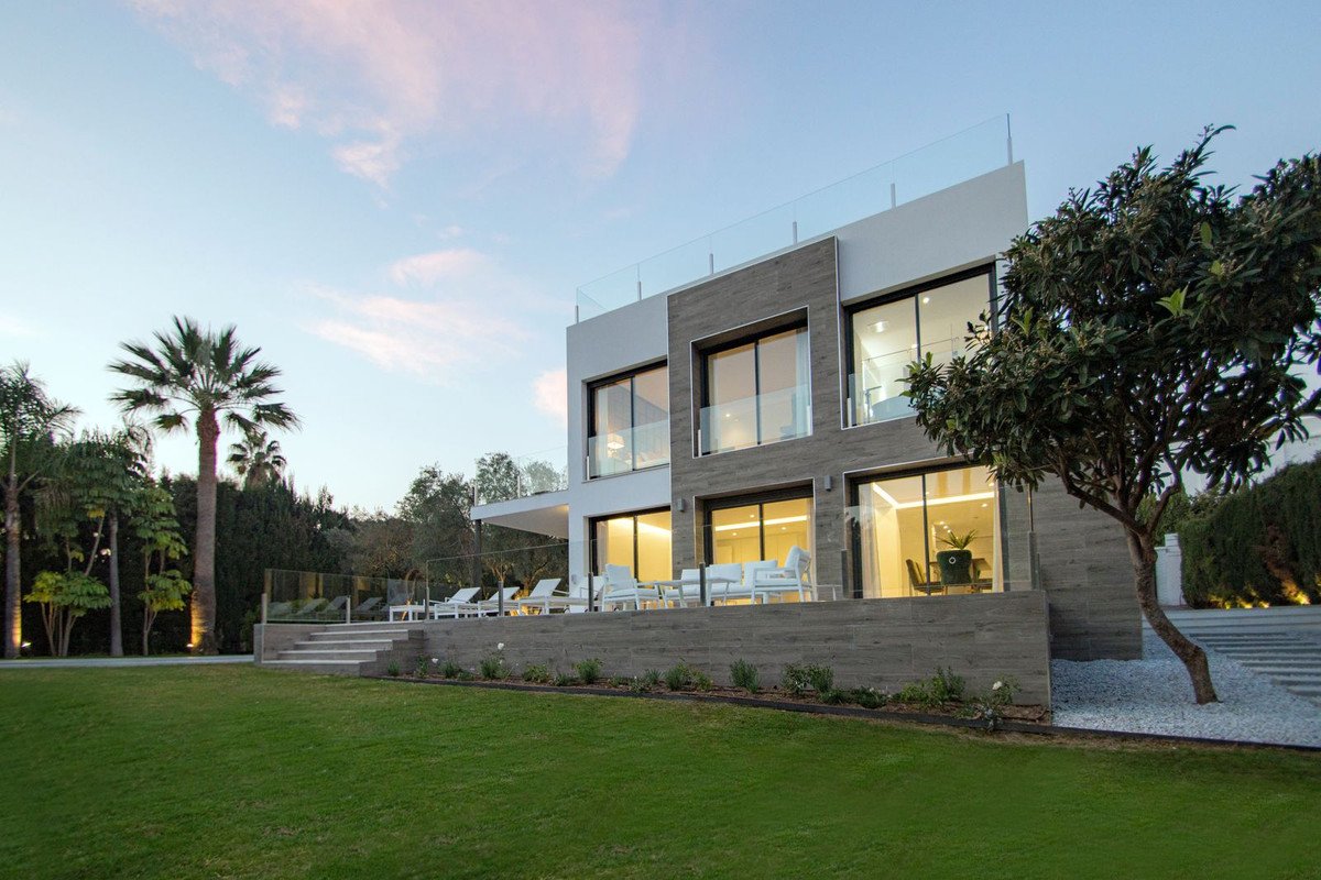 5 Bed Detached Villa in Nueva Andalucía