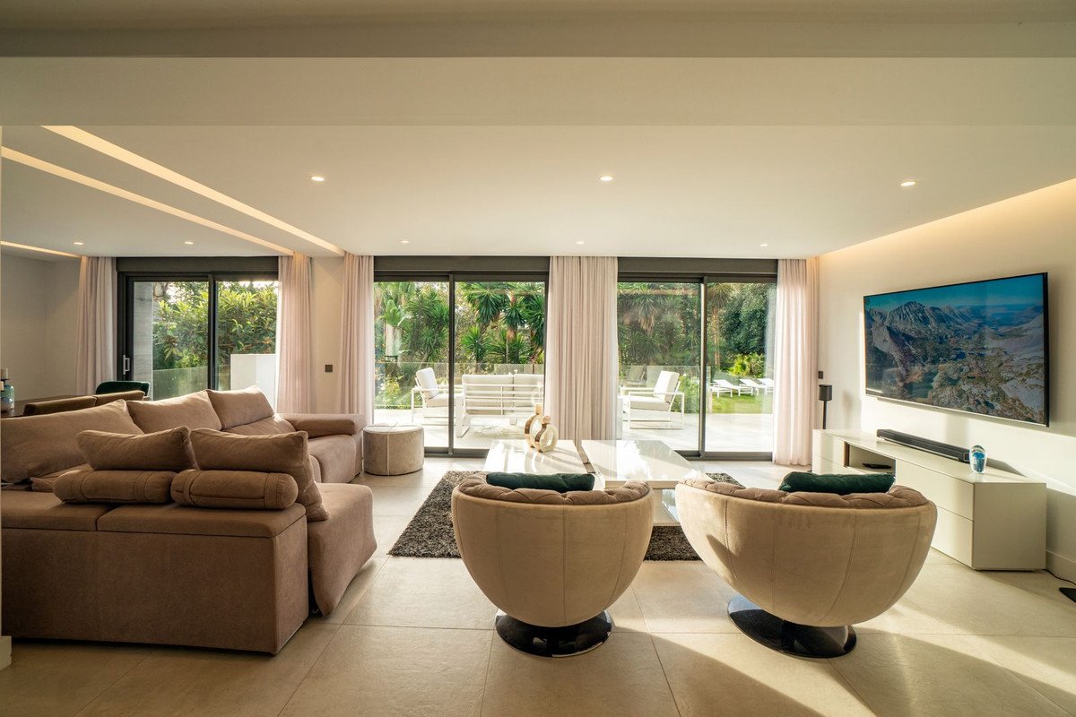 5 Bed Detached Villa in Nueva Andalucía