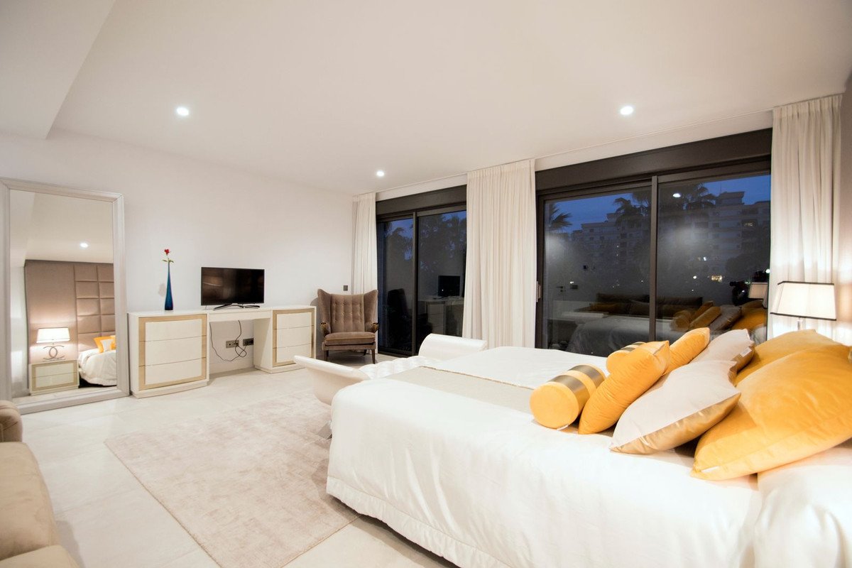 5 Bed Detached Villa in Nueva Andalucía