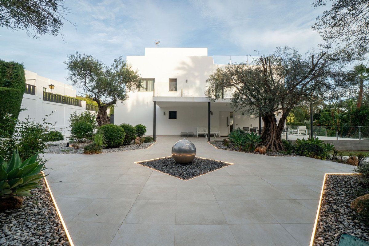 5 Bed Detached Villa in Nueva Andalucía