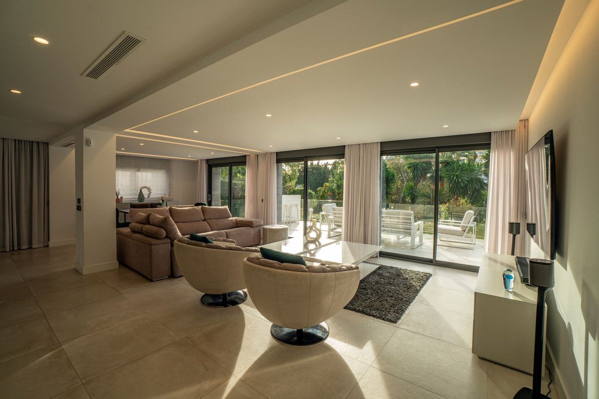 5 Bed Detached Villa in Nueva Andalucía