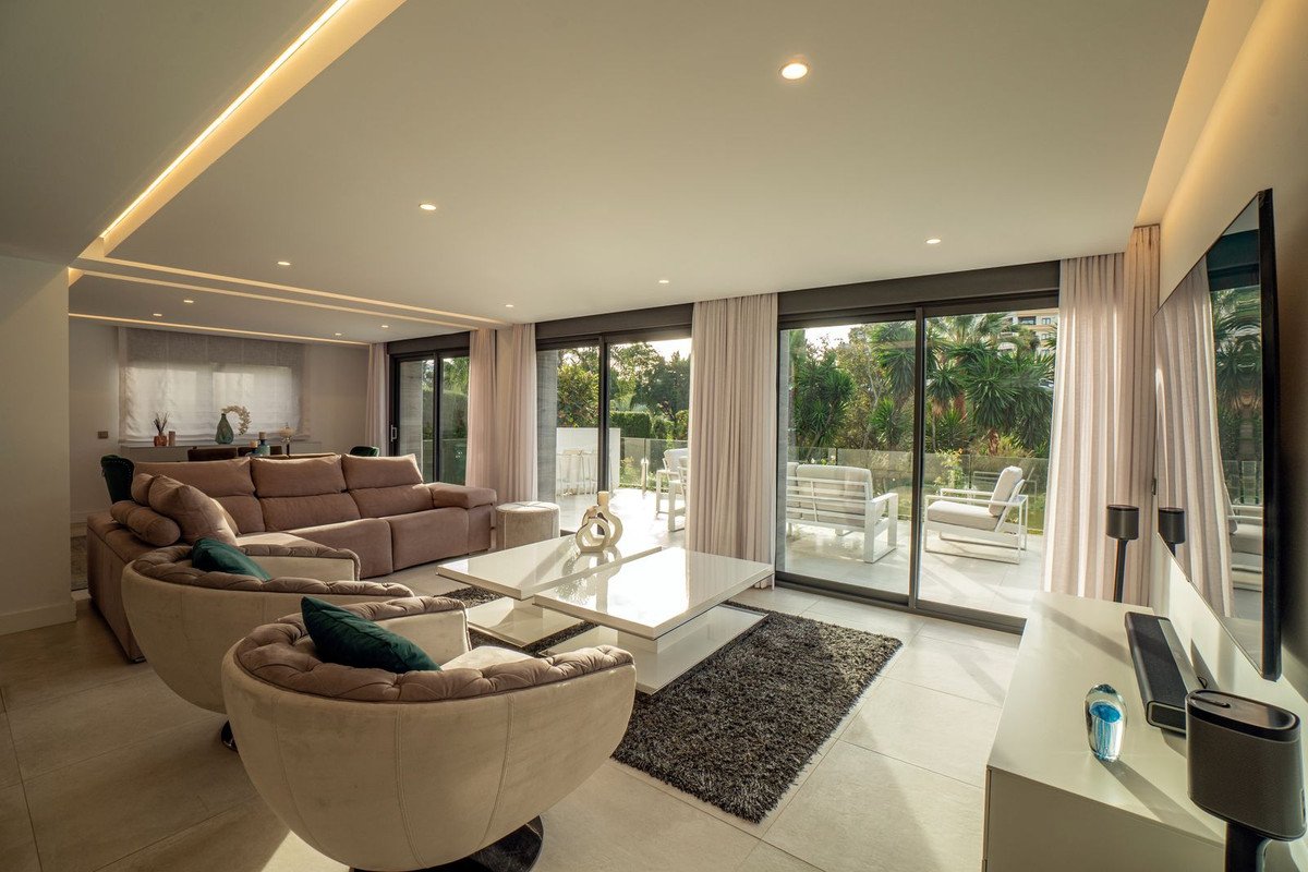 5 Bed Detached Villa in Nueva Andalucía