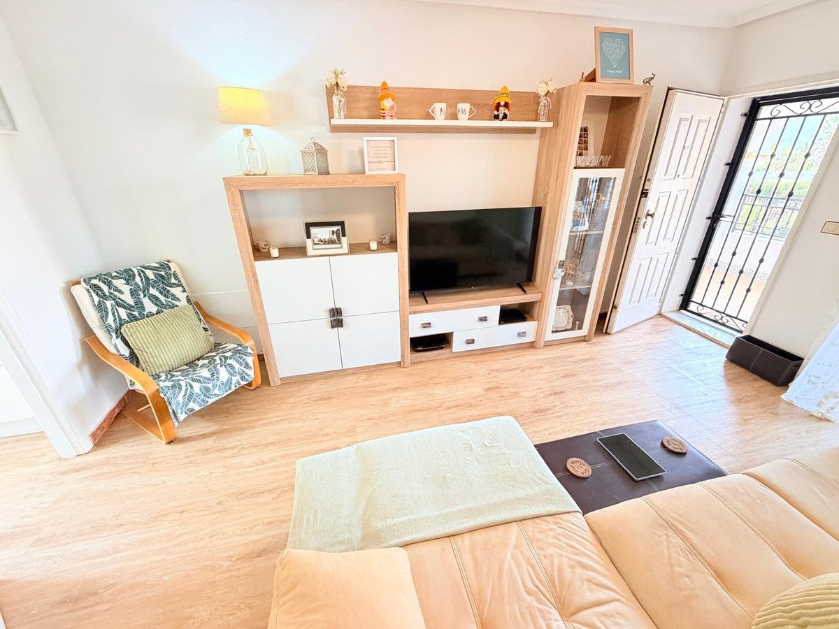 2 Bed Top Floor Apartment in Los Montesinos