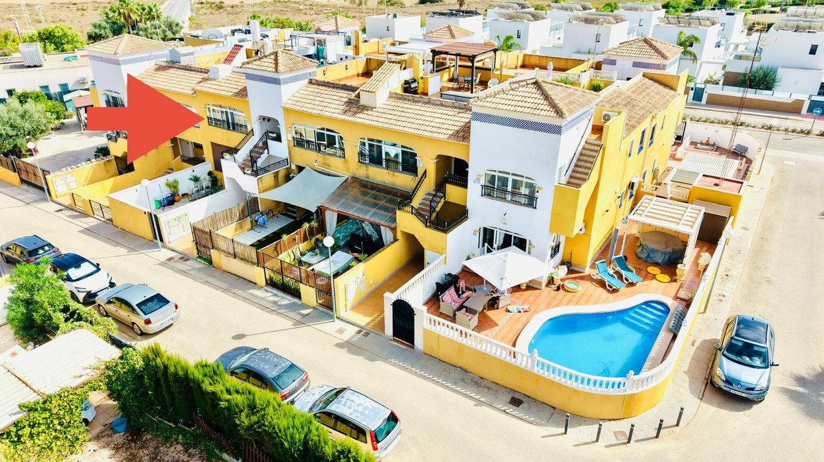 2 Bed Top Floor Apartment in Los Montesinos