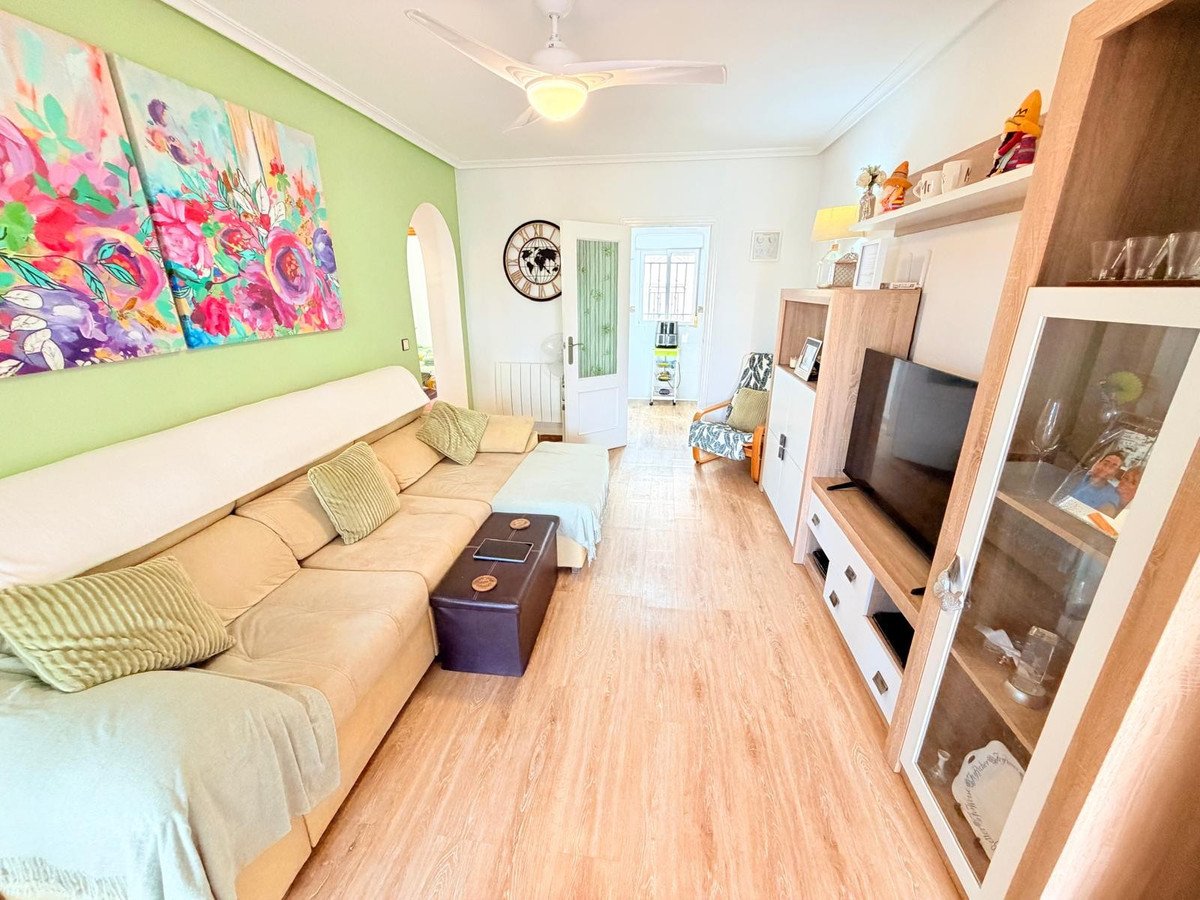 2 Bed Top Floor Apartment in Los Montesinos