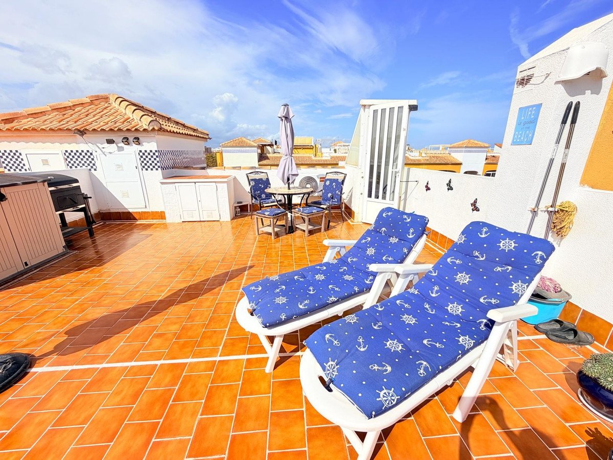 2 Bed Top Floor Apartment in Los Montesinos