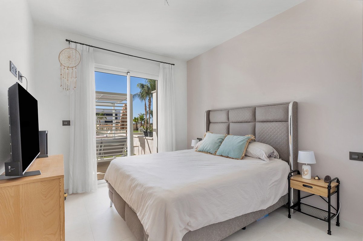 2 Bed Ground Floor Apartment in Urbanización El Raso