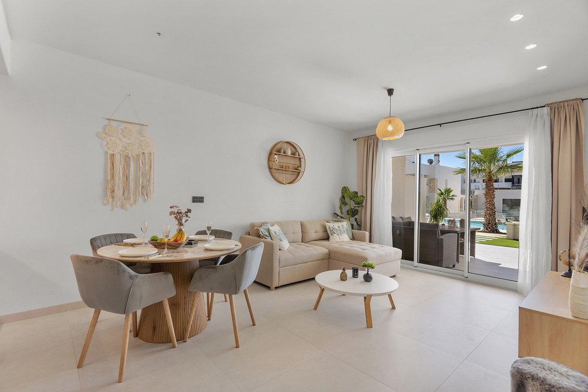 2 Bed Ground Floor Apartment in Urbanización El Raso