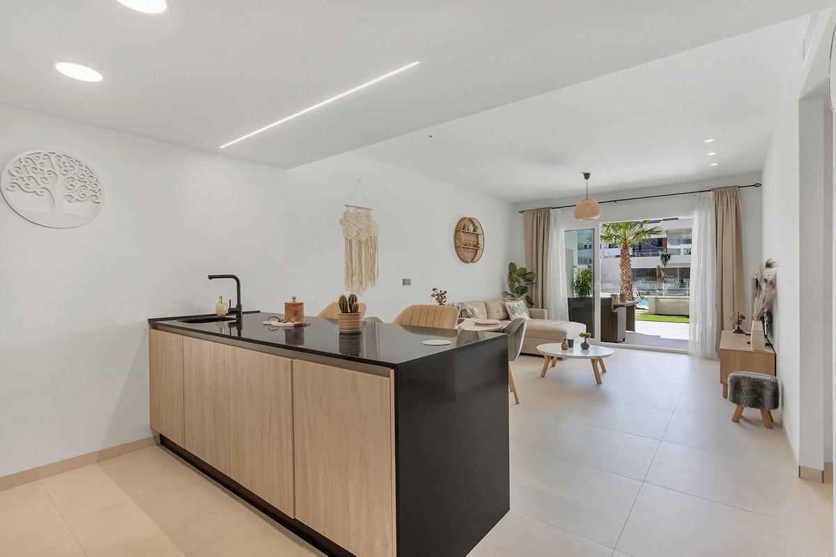 2 Bed Ground Floor Apartment in Urbanización El Raso