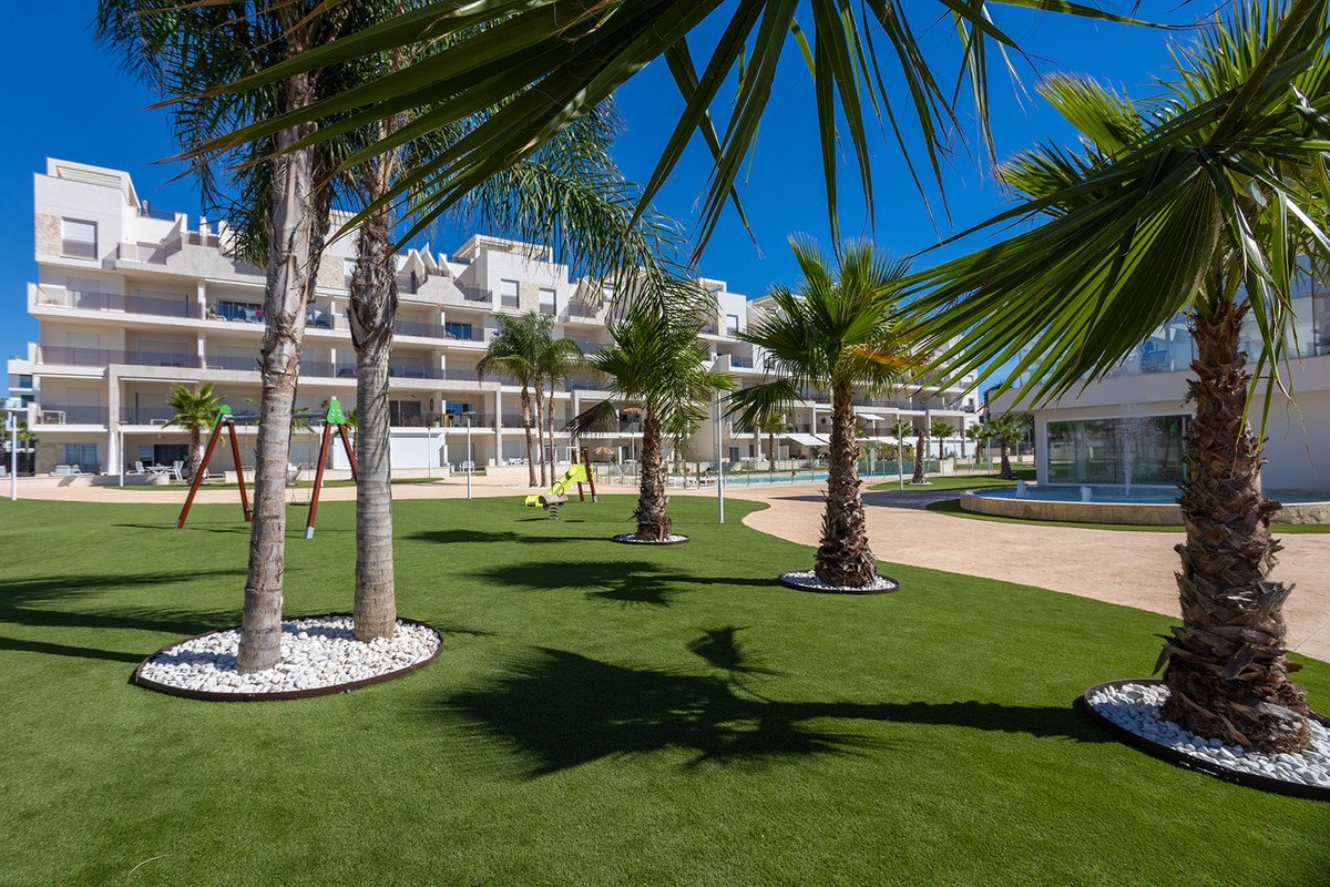 2 Bed Ground Floor Apartment in Urbanización El Raso