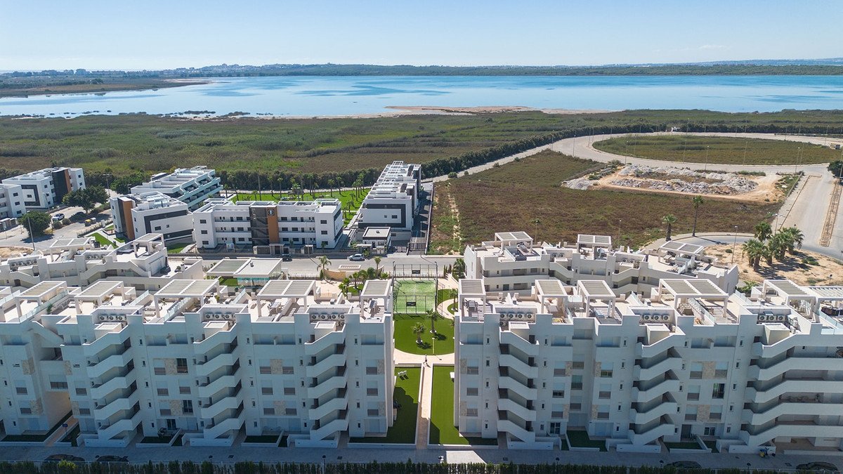 2 Bed Ground Floor Apartment in Urbanización El Raso