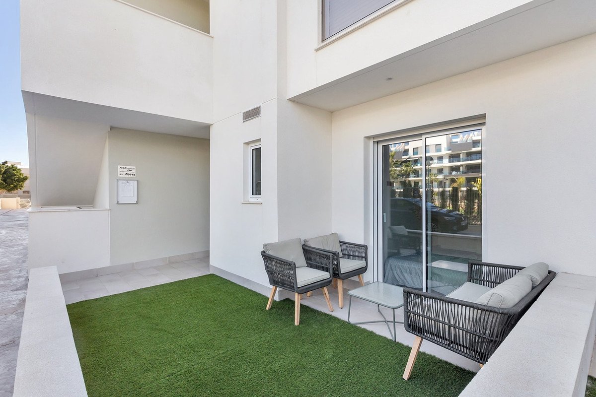 2 Bed Ground Floor Apartment in Urbanización El Raso
