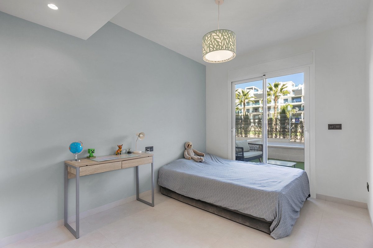 2 Bed Ground Floor Apartment in Urbanización El Raso