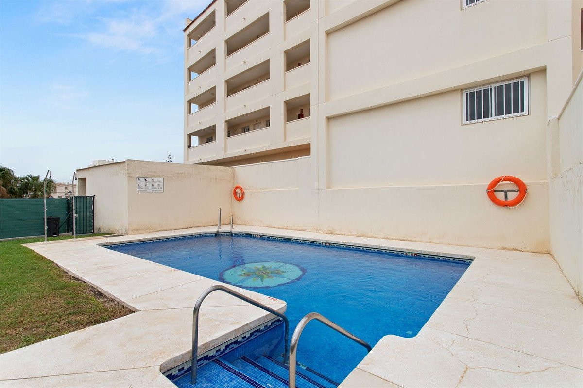 2 Bed Middle Floor Apartment in Torrequebrada