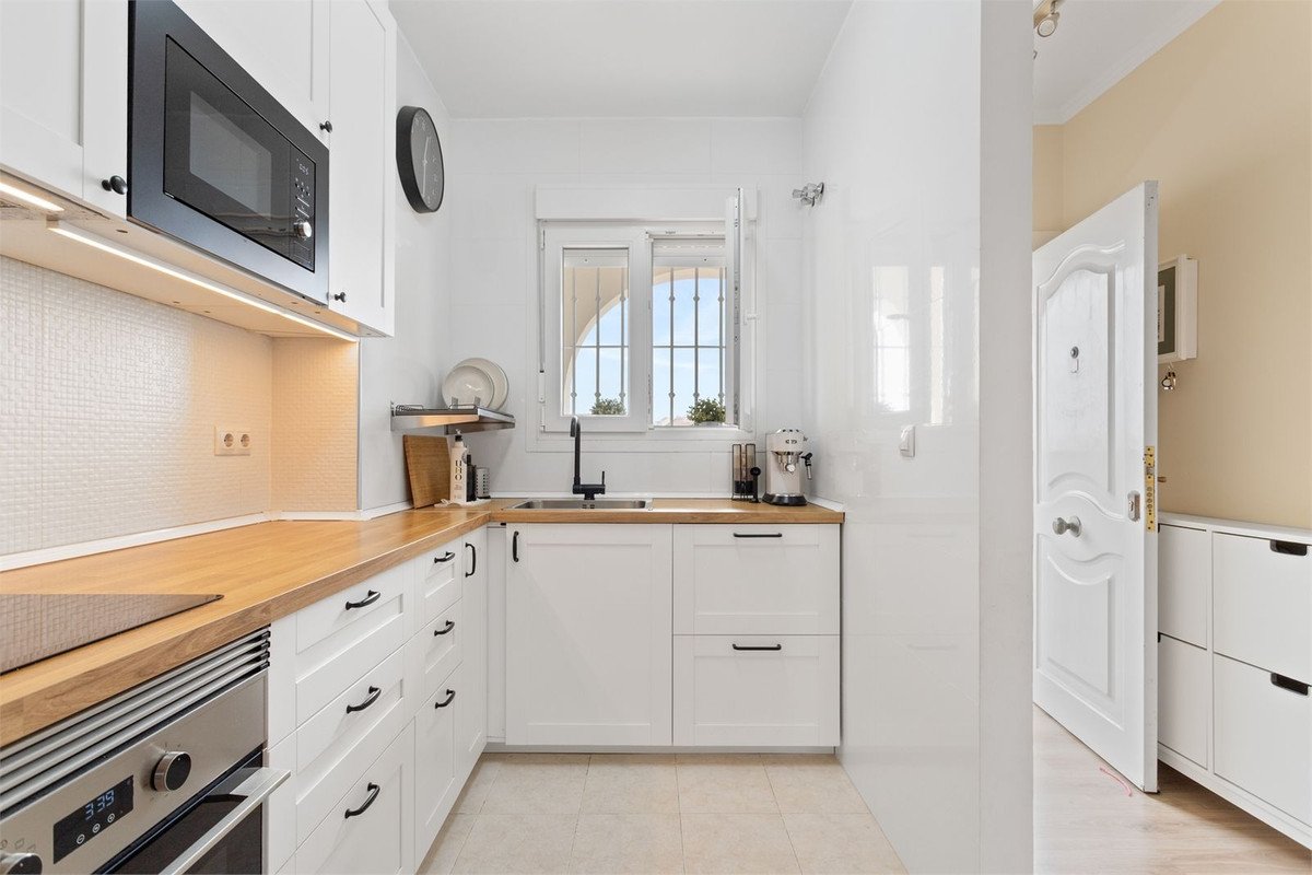2 Bed Middle Floor Apartment in Torrequebrada