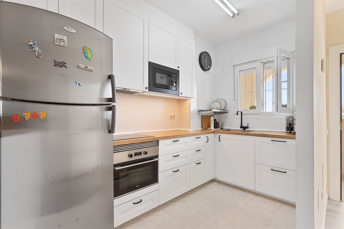 2 Bed Middle Floor Apartment in Torrequebrada