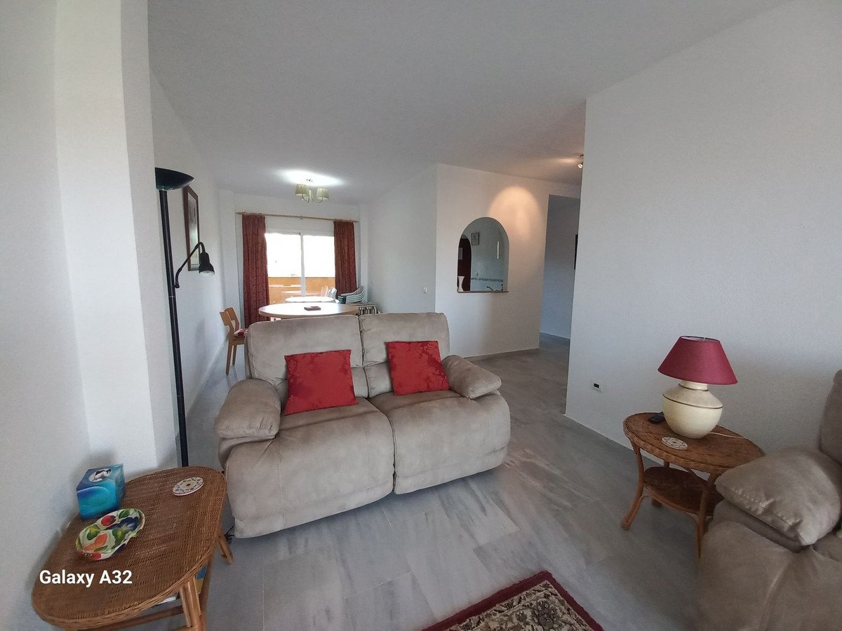 2 Bed Top Floor Apartment in Riviera del Sol
