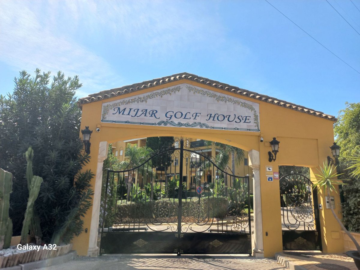 2 Bed Top Floor Apartment in Riviera del Sol