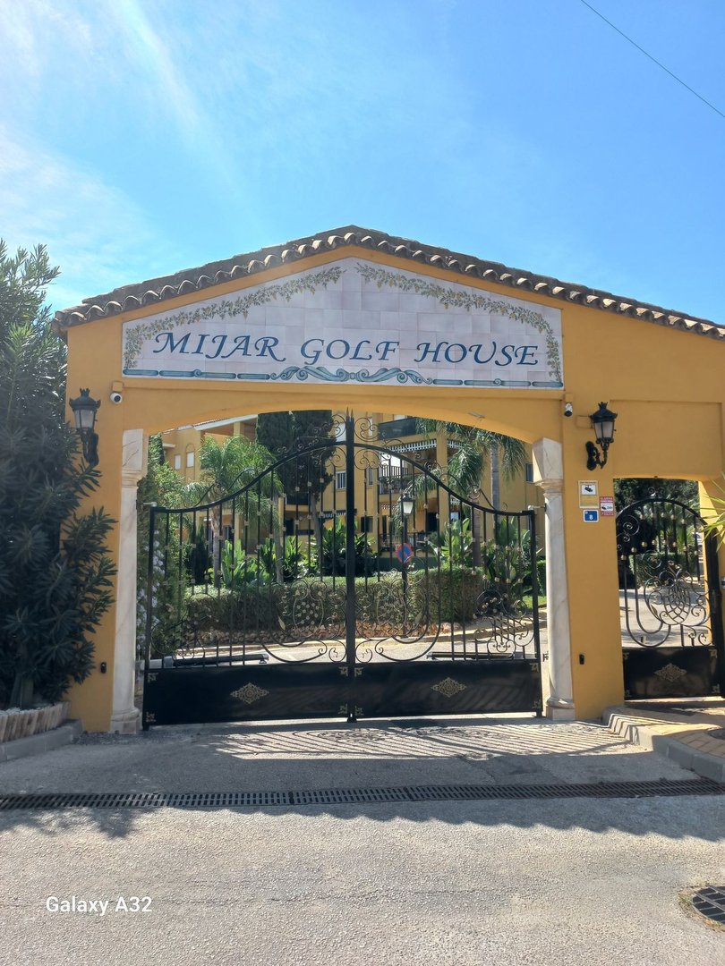 2 Bed Top Floor Apartment in Riviera del Sol