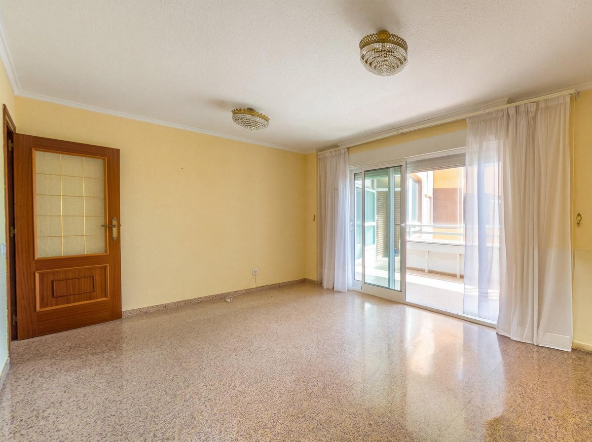 3 Bed Middle Floor Apartment in Torrevieja