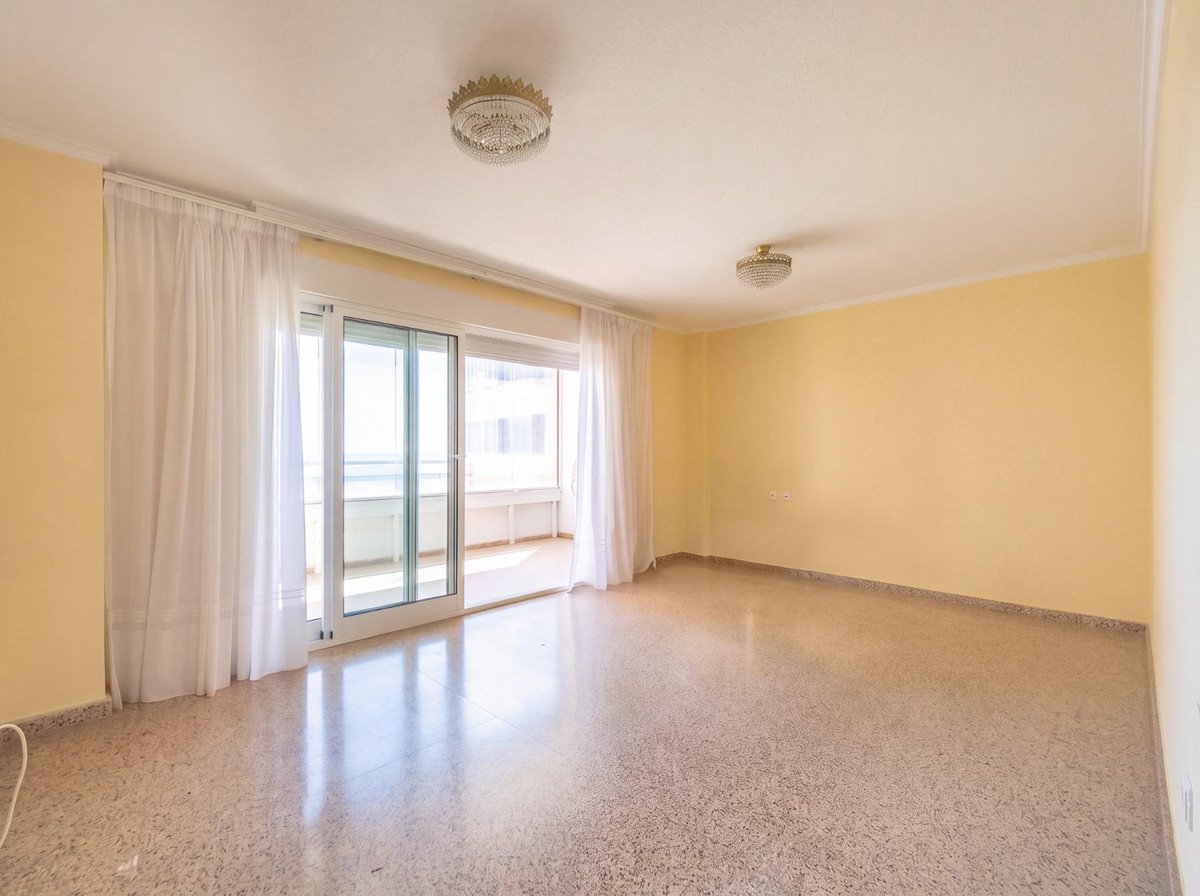 3 Bed Middle Floor Apartment in Torrevieja