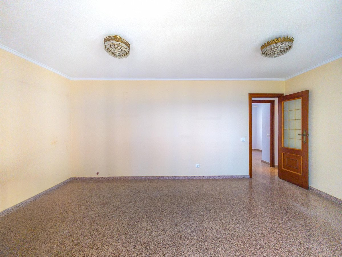 3 Bed Middle Floor Apartment in Torrevieja