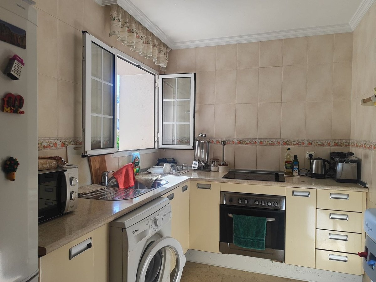 2 Bed Middle Floor Apartment in Fuengirola