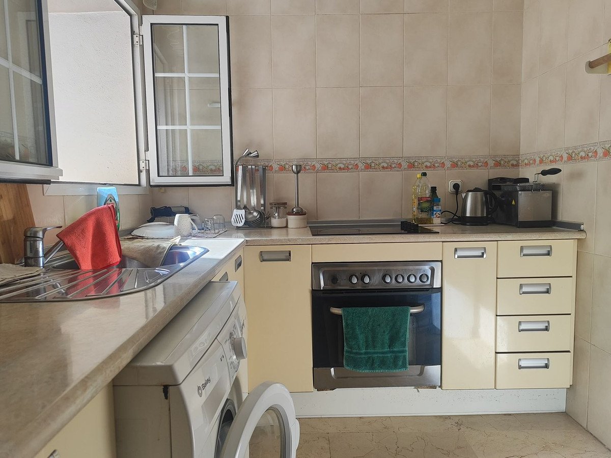 2 Bed Middle Floor Apartment in Fuengirola