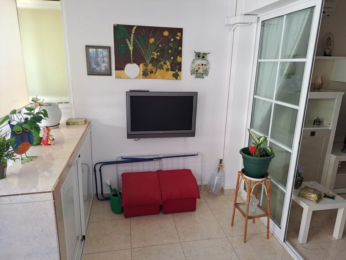 2 Bed Middle Floor Apartment in Fuengirola