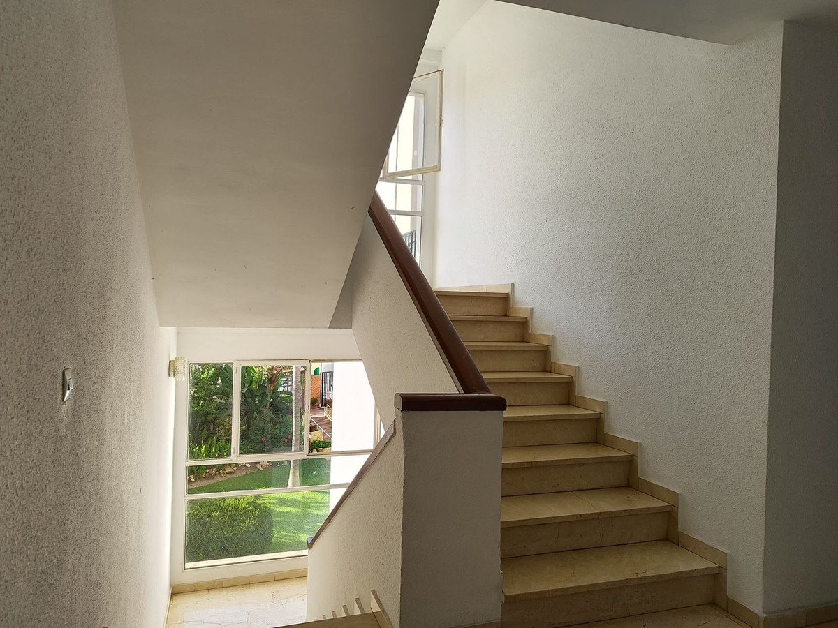 2 Bed Middle Floor Apartment in Fuengirola