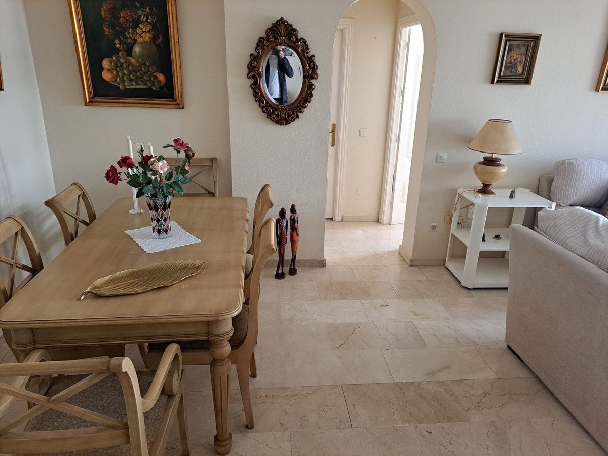2 Bed Middle Floor Apartment in Fuengirola