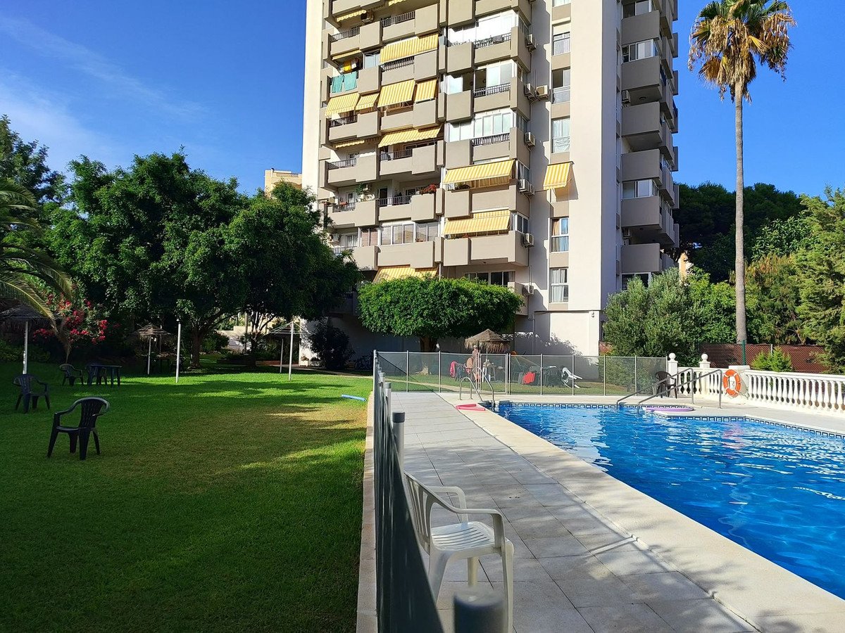 2 Bed Middle Floor Apartment in Fuengirola