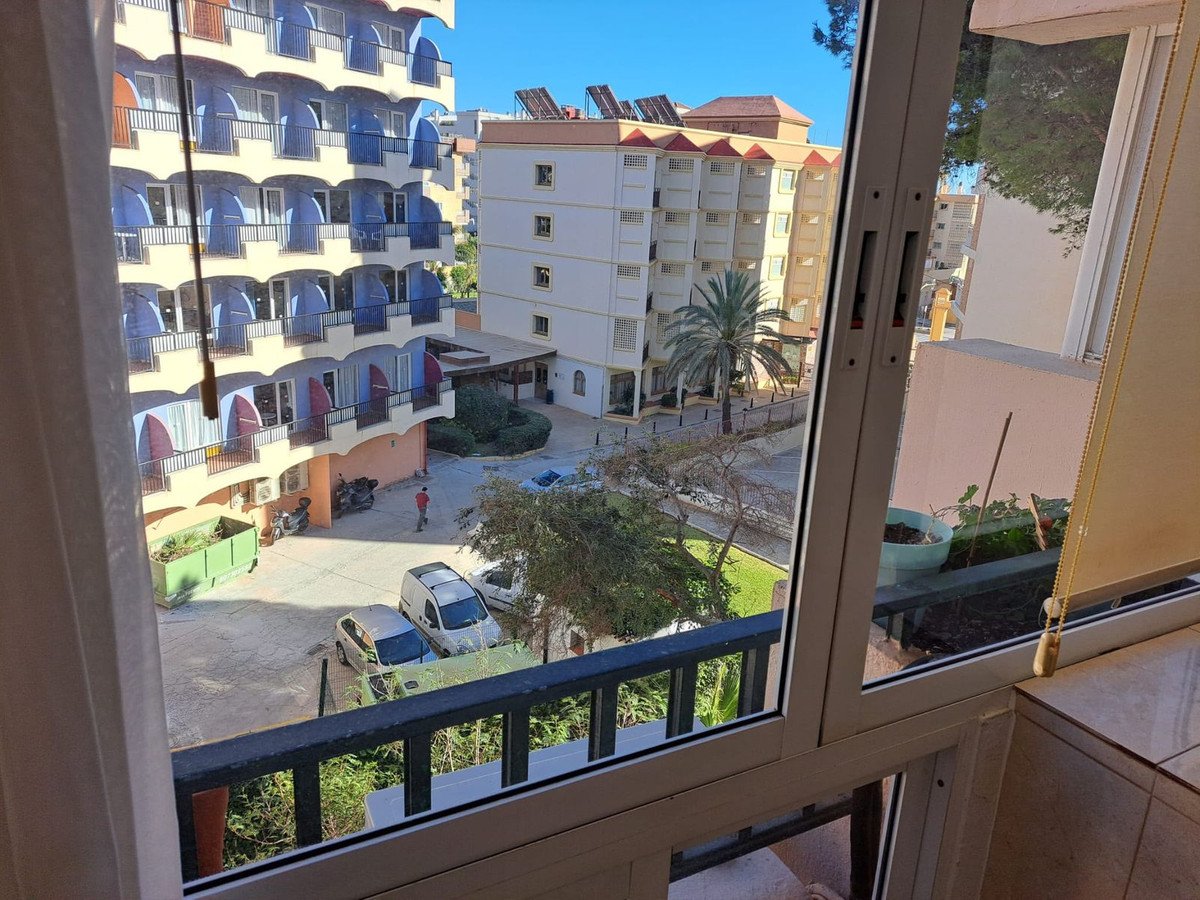 2 Bed Middle Floor Apartment in Fuengirola