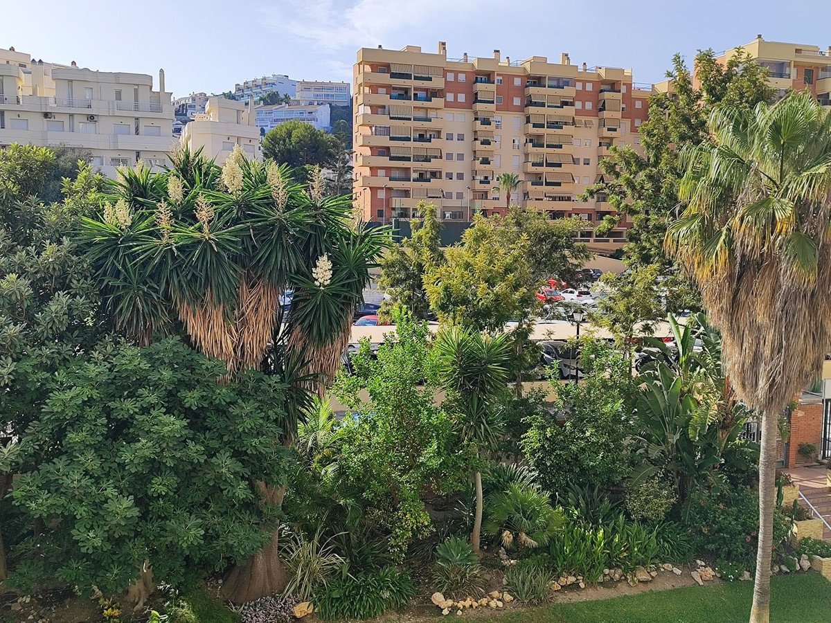 2 Bed Middle Floor Apartment in Fuengirola