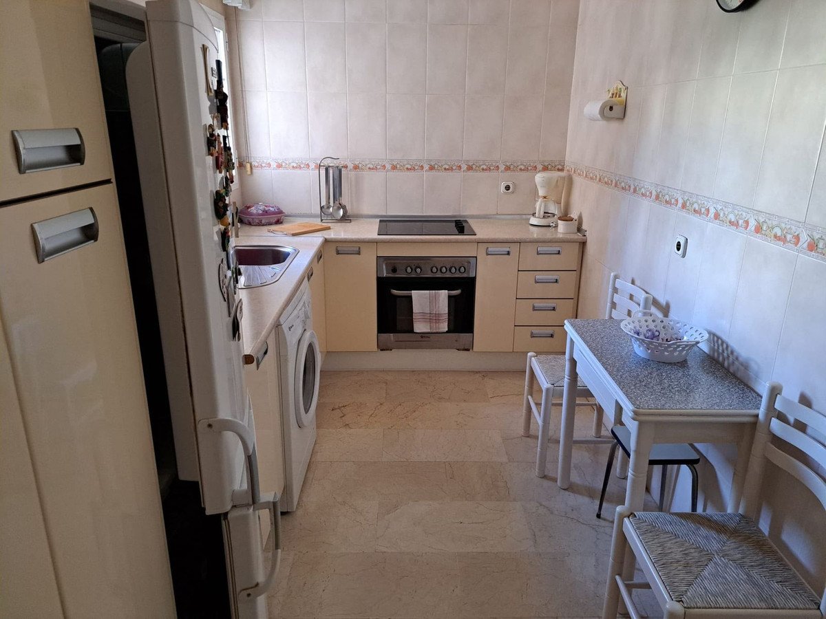 2 Bed Middle Floor Apartment in Fuengirola