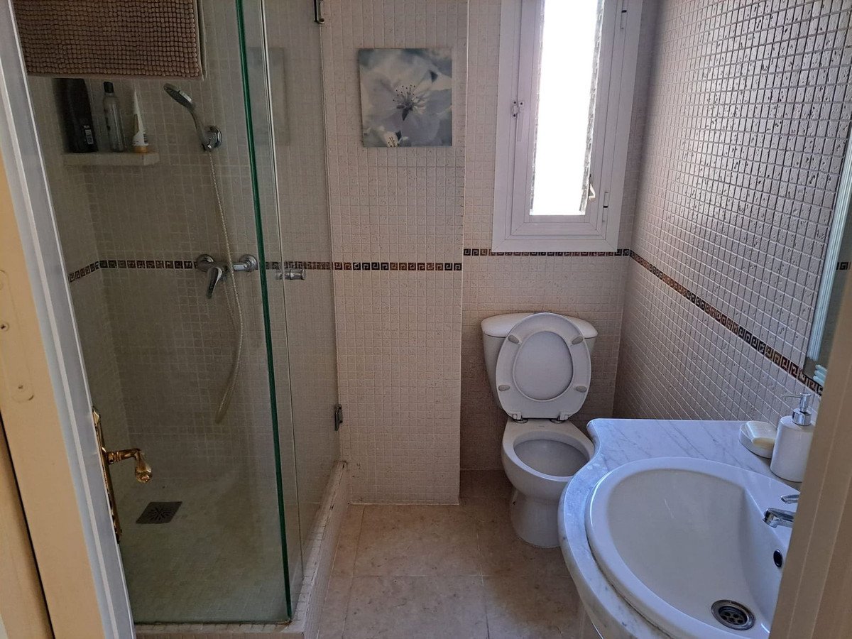 2 Bed Middle Floor Apartment in Fuengirola