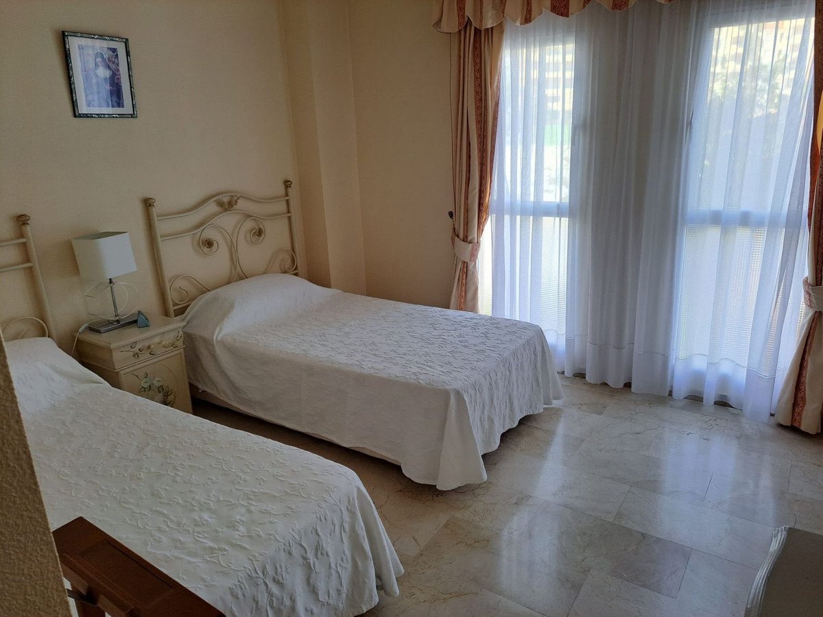 2 Bed Middle Floor Apartment in Fuengirola