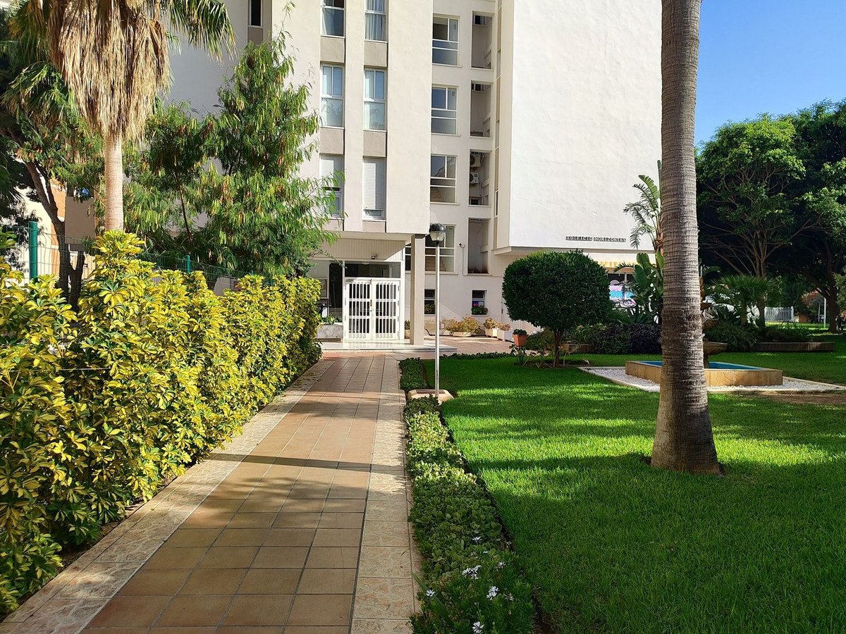2 Bed Middle Floor Apartment in Fuengirola